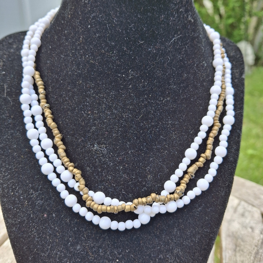 4/$20 White and Gold Beaded Necklace